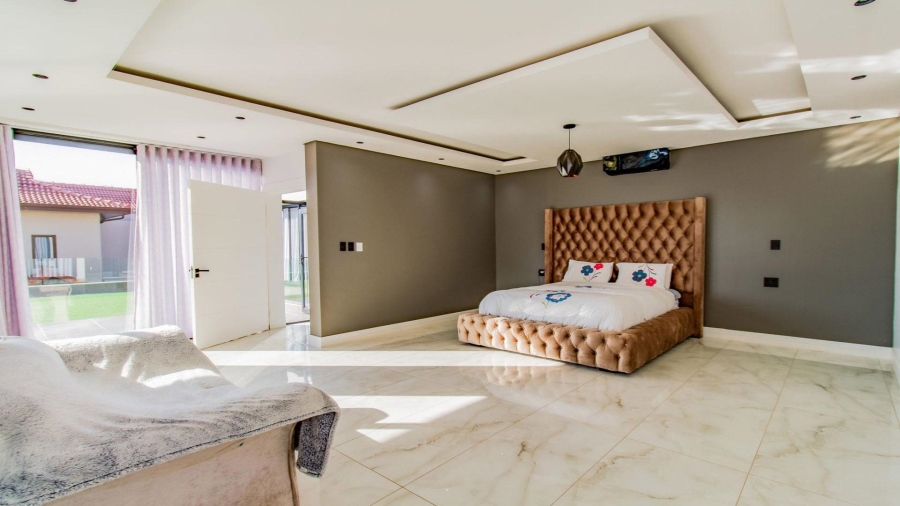 6 Bedroom Property for Sale in The Islands Estates North West